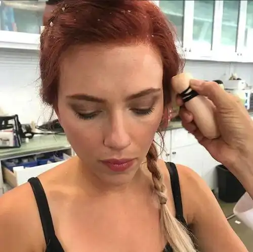 好美化妆师曝光复联4寡姐幕后照
