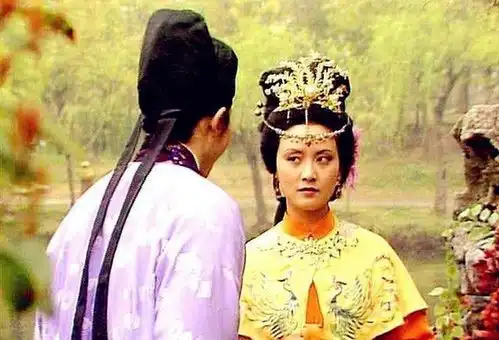 红楼梦中王熙凤和贾蓉是否有染书中描述二人的关系十分复杂