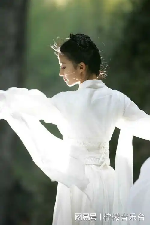 刘亦菲的小龙女造型当之无愧的神仙姐姐
