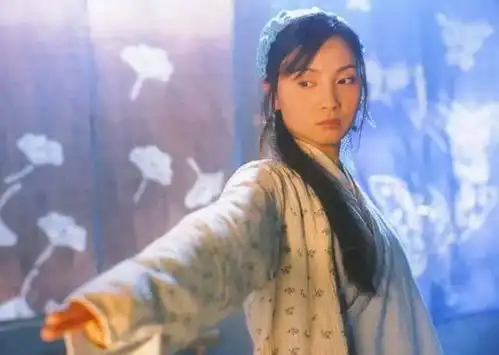倚天屠龙记15年了,她嫁大十岁老公后消失,她生双胞胎女儿
