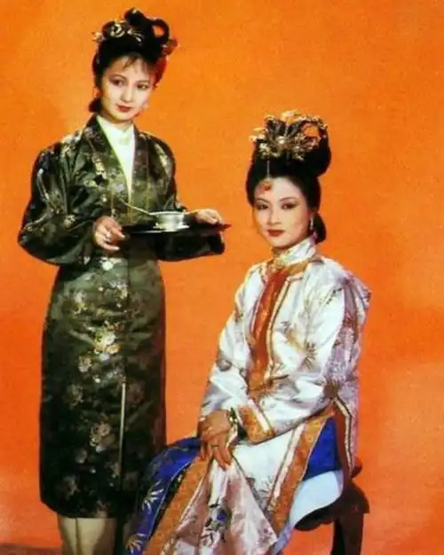 盘点87版红楼梦王熙凤的74套服装,看看哪件被你忘记了
