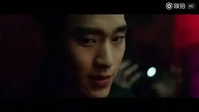 金秀贤搭档话题女王时隔四年回归大银幕
