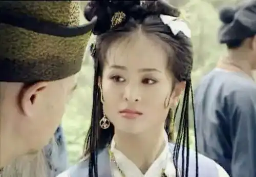 她是黄磊的学生,嫁入豪门被宠上天,儿子长得像妈妈,今热衷公益