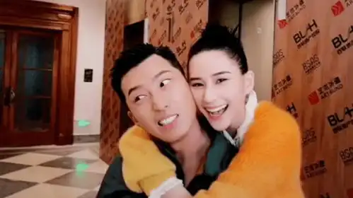 齁甜窦骁何超莲还原疯狂动物城情侣拍照,还上演贴脸锁喉抱
