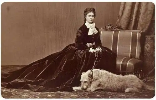 茜茜公主独子自杀的真相是什么从此之后茜茜公主只穿黑色服装