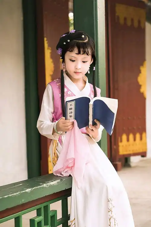 还记得小戏骨红楼梦里的林黛玉吗她现在长这样
