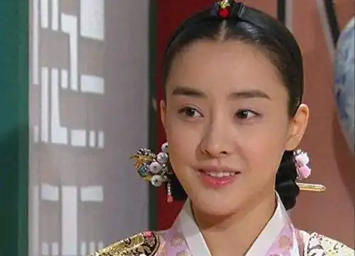 郑兰贞艺伎出身,毒死原配上位,在后宫与多人保持不正当关系
