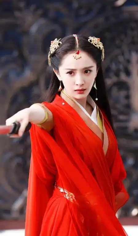 杨幂古装剧又上线首次扮演鲛族搭档陈伟霆出演斛珠夫人