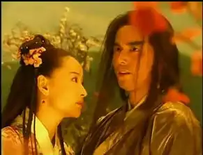 张庭青春活泼少女感十足,林瑞阳满头白发富态相,夫妻似爷孙