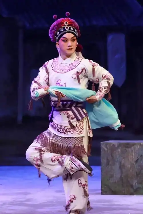 不进梨园怎知精彩如许第六代杨子荣傅希如把京剧作为开学第一课