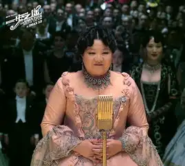 电影一步之遥这个剧照右边黑衣女演员是谁