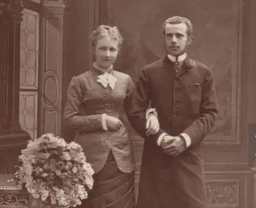 茜茜公主貌美儿媳,无法生育被婆婆怨恨,丈夫抛下她为红颜殉情
