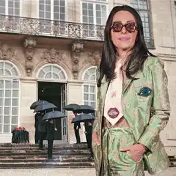 芳华不再怎么办女性主义艺术家另辟视角
