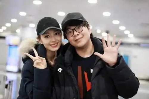 结婚八年了,老公从未把工资交给我,要不要离婚呢
