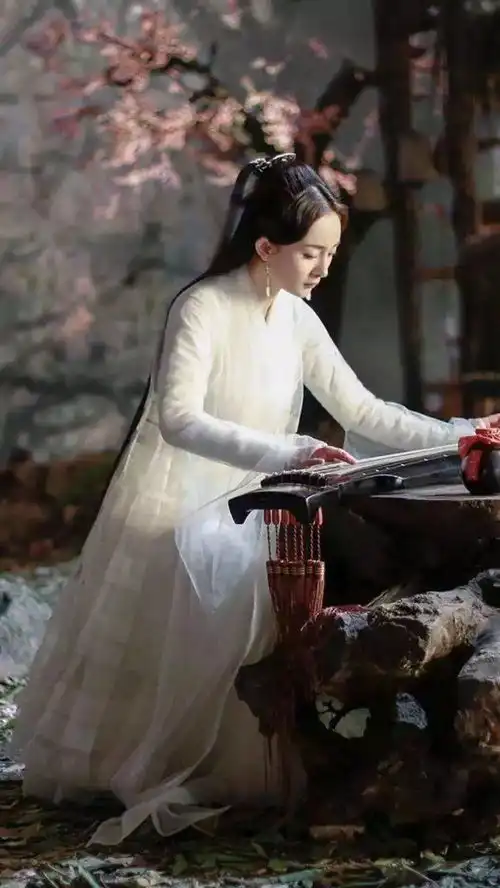 女星古装侧身照,杨紫甜美可人,李沁黑化后气场超强