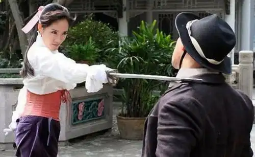 7岁拜师学武,学表演出身却跑去当村官,最终被沈腾捧红
