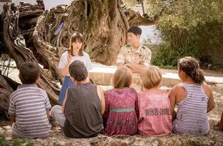 兰台说史太阳的后裔外真实的宋仲基们世界史频道
