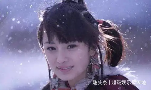 杨幂出席活动狂炫好身材,前面像揣两个炸弹刘恺威后悔了
