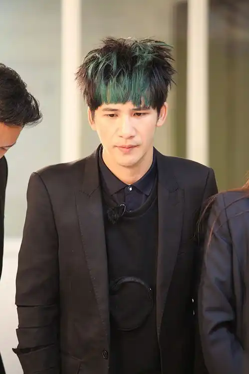 二十四小时陈坤韩庚吴磊西装杀水手团香港上演无间道
