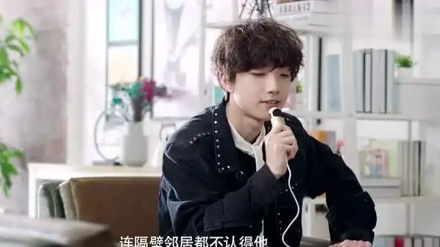 一吻不定情童颜变音欺骗童桐,说童颜被绑架了,太搞笑
