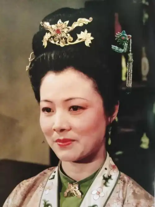 从红楼梦中两个女人的不同选择,看曹雪芹笔下女性的隐忍
