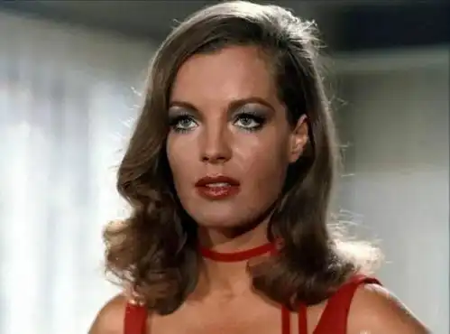 茜茜公主罗密去世42年后,阿兰德龙死了,网友希望天堂再无相遇
