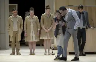 出身贵族,创业失败被拘,流浪12年终成国家精神
