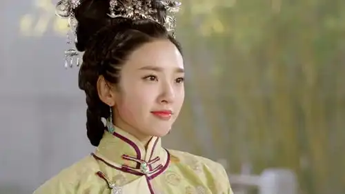 独步天下步悠然散步到梅园,发现这竟是哲哲的住处,悠然很惊讶
