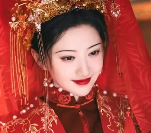 景甜四海重明剧照曝光战损红衣太惊艳,看到男主期待了
