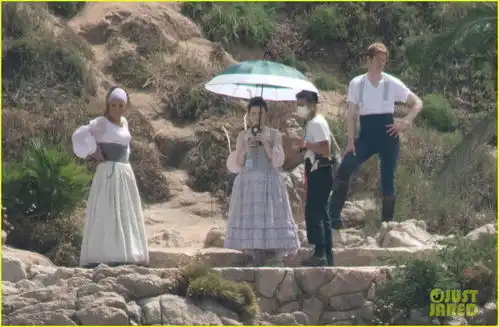 小美人鱼新片场照王子湿身剧组出现新冠疫情爆发