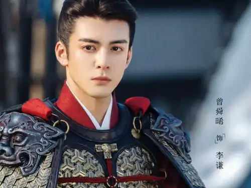 慕南枝最新路透,鞠婧祎精致妆容亮相,身高依旧是亮点