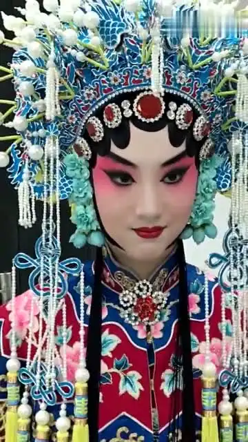 京剧姑娘的定妆照,真的是太美了,京剧真的是一门神奇的艺术
