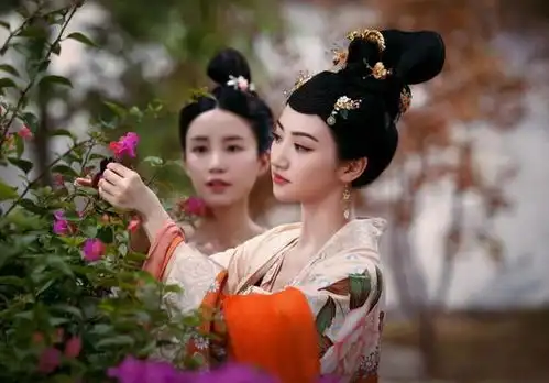 资源咖景甜被资本强捧15年后,终于靠司藤翻红