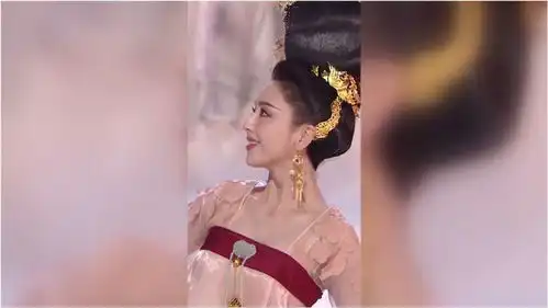 佟丽娅古装造型惊艳,孟子义很容易带动我的情绪,李紫婷秀场唱歌很紧张
