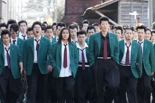 我是大哥大剧场版新剧照主演中二造型槽点满满