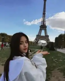 杨超越不光有同母异父的妹妹,还有个一起长大的哥哥,藏得真深啊