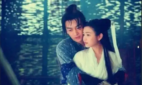 赵丽颖曾多次强调单身为陈晓恋情铺垫