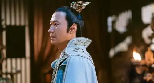 姜烨天王演配角,主角演技拙劣,网友王者穿古铜色
