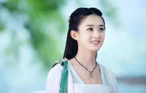 赵丽颖携儿子聚会,爱子正脸首曝光大额头像妈妈,两保姆贴身伺候