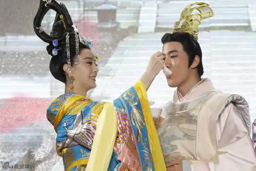 范冰冰扮史上最贵武则天险遭李治廷袭胸
