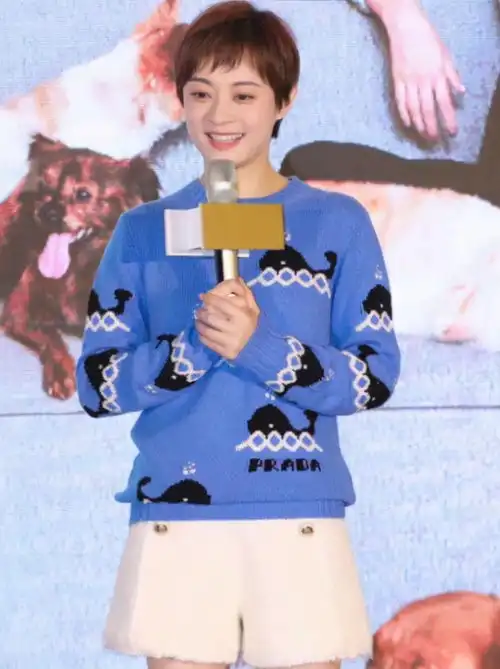 38岁孙俪越活越年轻,一身荧光色套装配波波头,造型温柔又甜美