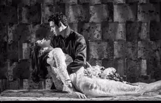 戏剧是一种精神生活,表现人的精神世界
