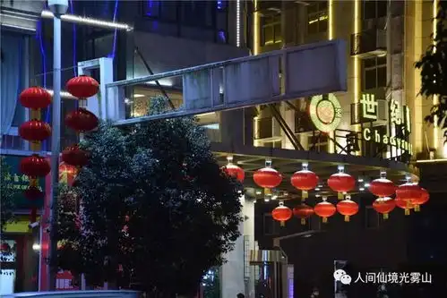 南江年幸福年大红灯笼高高挂,街头巷尾年味浓