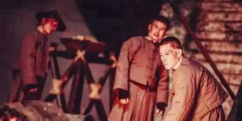 高贵妃绝舞自尽,娴妃为何反而纹上蓝莲花怪不得能连点7盏灯