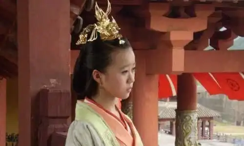 她六岁嫁给皇帝,孤独终老,一生的幸福被父亲葬送
