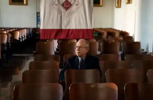 这部学术界的老友记,透视了文科教育的艰难处境读刊