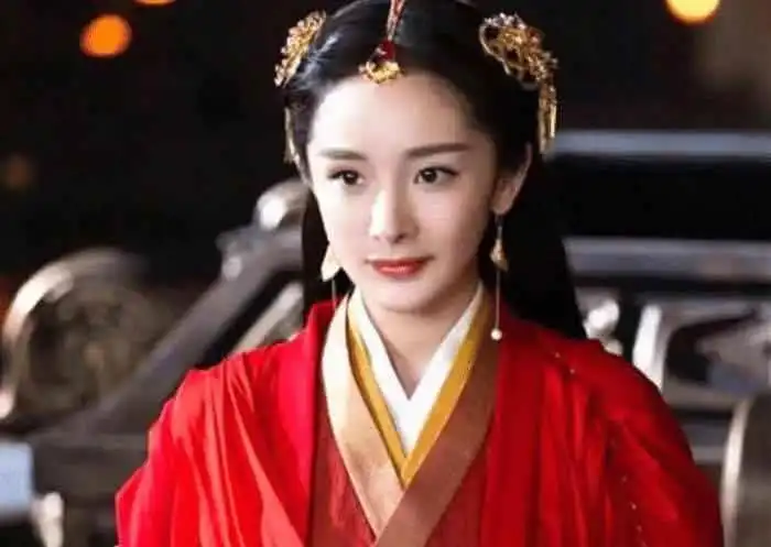 盘点女星穿红装造型,躲过了杨幂,绕过了迪丽热巴,她实在太美了