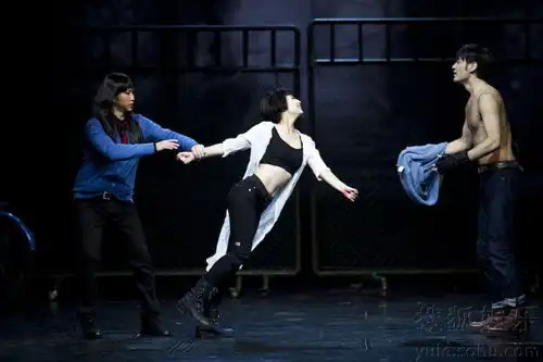 李光洁罗朱演绎震撼爱情殷桃为爱攀电杆
