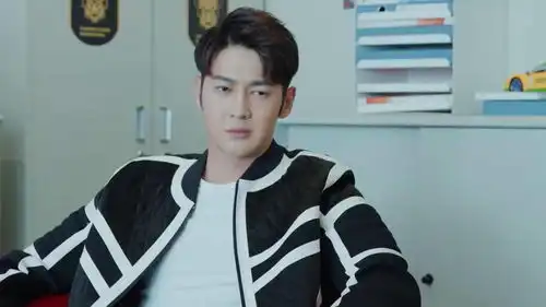 极速青春佐伊跟天野说事,天野的脚突然疼了起来,经理进来了