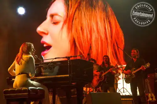 ladygaga第一次演电影就要冲奥